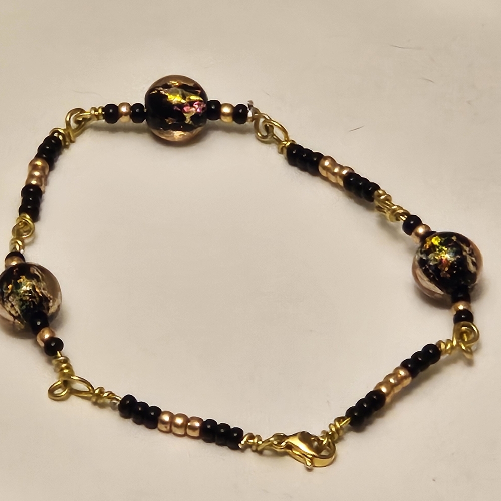 Chic Gold and Black Beaded Bracelet